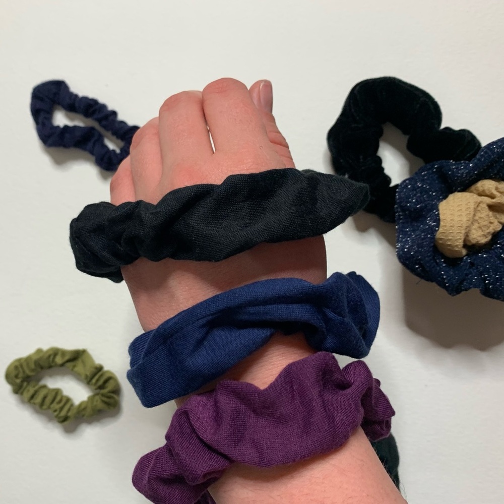 Random Scrunchie Set - Picture 6 of 7